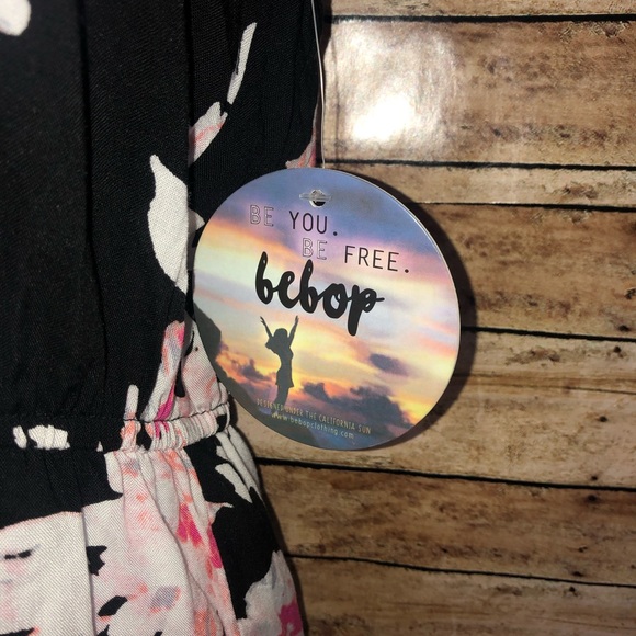 BeBop Black Floral Cold Shoulder Strap Romper Sz M - Picture 4 of 5